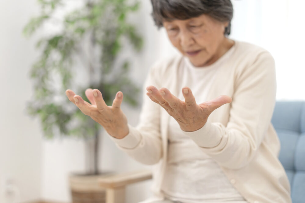 手足や体がピリピリしびれる…